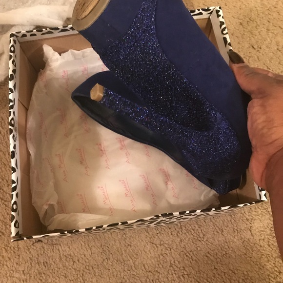 Heels - Picture 3 of 3